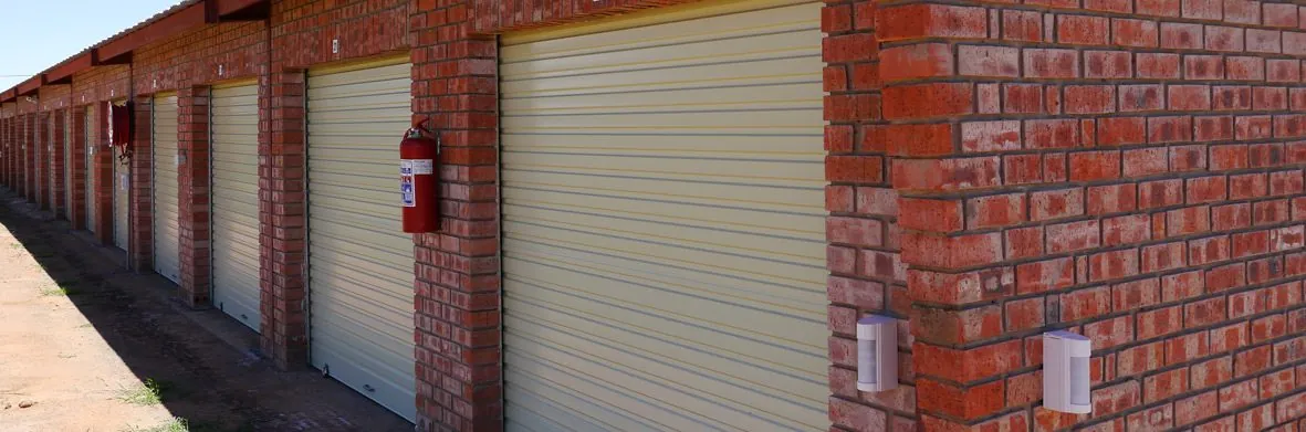 The entrance and secured perimeter at Handi Store, Bainsvlei
